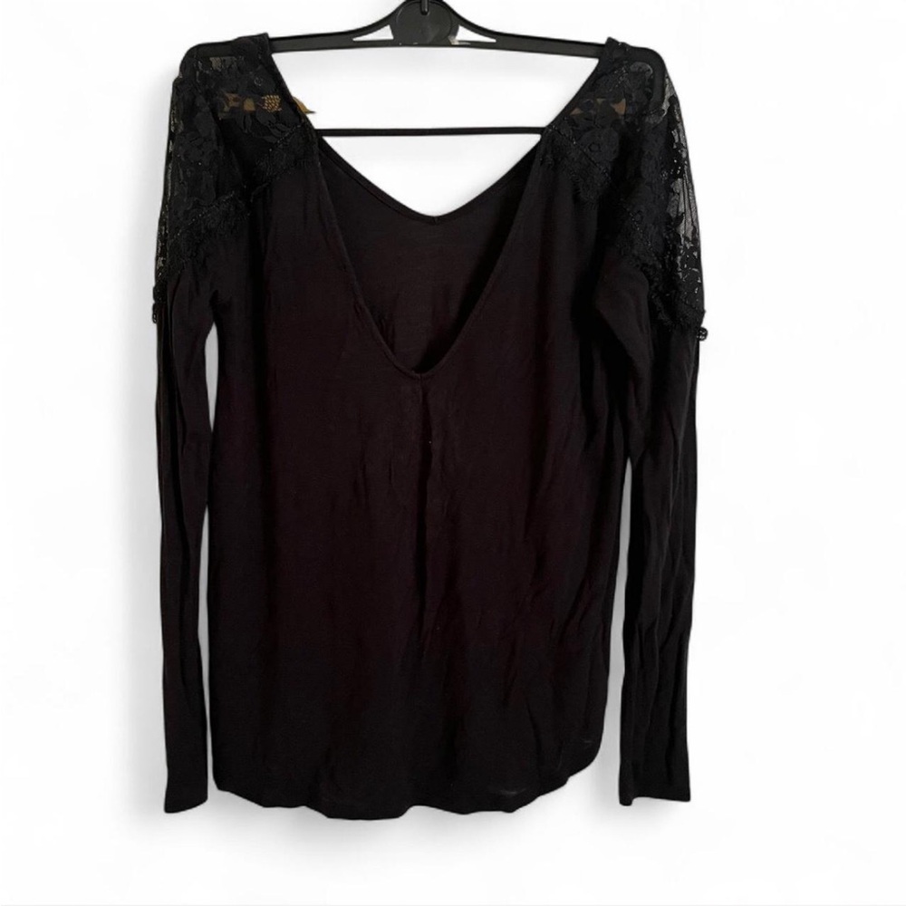 AMERICAN EAGLE Soft and Sexy Black lace shoulder long sleeve backless top - Picture 4 of 4